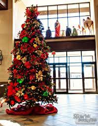 From a red plaid pillow to a long green garland, these christmas entryway decorating ideas are sure to inspire you to create a magical entrance to your home this holiday season. Traditional Christmas Tree Poinsettia Christmas Tree Red Green And Gold Christmas Or Church Christmas Decorations Seasonal Decor Traditional Christmas Tree