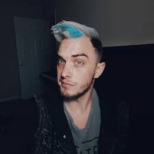 Grey Men S Hair With Blue Stripe Grey Hair Men Mens Hairstyles Blue Stripes