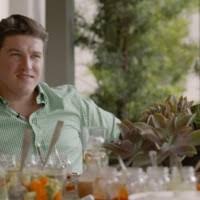 Hace unas horas, samuel garcía compartió a través de sus redes sociales oficiales, un videoclip con el que sorprendió a los votantes, en cual aparecen jonaz de plastilina mosh, beto, andrés, gallo y antulio de genitallica, tropical panamá, ronda bogotá, pato machete, moy barba, yuawi y más, cantando al ritmo de ponte nuevo, nuevo. El Viral Tema Navideno Que Samuel Garcia Canta Con Su Esposa