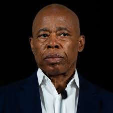 In His Court, He's Judge, Lawyer and Director; Verdicts and Wisecracks at a  Speedy Clip