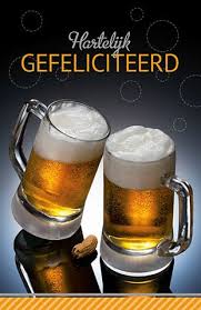 Gefeliciteerd En Sante Met Bierglazen Verjaardag Man Verjaardag Bier Gefeliciteerd