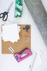 Ab jetzt halten eure notizen mithilfe von stecknadeln. Upcycling Selbst Gemachte Pinnwande Aus Stoff Und Filz Kati Make It