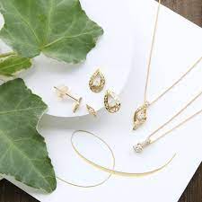 両親贈呈品 海外での風習 母親へのプレゼントは ネックレスのプレゼントがおすすめ marry マリー jewelry arrow necklace necklace