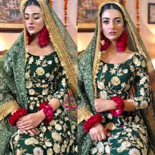 Pakistani actors usman mukhtar and sarah khan recently fulfilled the wish of a fan by visiting her mother at a hospital in islamabad. Sarah Khan Biography Height Life Story Super Stars Bio