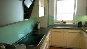 Diese fliesen lassen sich unkompliziert mit speziellen, gleichzeitig pflegenden reinigungsmitteln und einem herkömmlichen schwamm reinigen. Glas Statt Fliese Kuchenruckwande Glaserei In Baden Und Modling