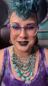 Laura Schank's Instagram, Twitter & Facebook