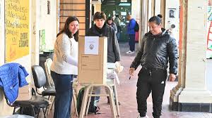 Buenos Aires Vota: ¿Referéndum para Milei o Pulso Peronista? - Imagen principal del artículo