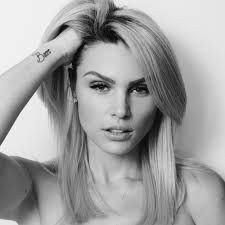 Meet Nicola Du Plessis: Model, Influencer and Entrepreneur