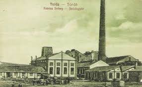 Acesta avertizează însă că şoferii riscă să cumpere produse contrafăcute care nu se ridică la standardul oferit de una dintre cele mai recunoscute fabrici de sticlă. Pierderi Lift Afirma Fabrica De Sticla Turda Imagini Walpolarahula Org