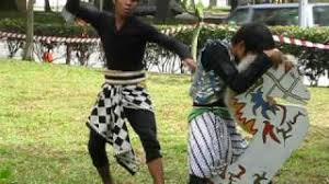 Seni jaranan kuda lumping mengucapkan selamat hari raya aidul fitri mohon maaf lahar dan batin.mari kta ramaikn kembali penguyupan sawung galing di simpang 5 jalan baru tunggu jha kbr nya hbis lebaran ea. Kuda Lumping Indonesian Trance Dance In Singapore Youtube