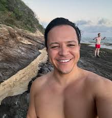 WHAT A WEEK… in the last 7 days we wrapped up a trip to Hawaii. 30 hours  later, I temporarily moved to DC and started a new job @fox5dc …and now I'm