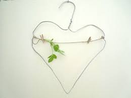 Was Kann Man Mit Drahtkleiderbugeln Basteln Uber 40 Diy Ideen Und Bastelnvorlagen Basteln Mit Draht Drahtkleiderbugel Drahtbugel