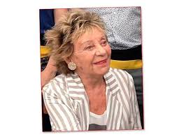 Annie cordy avait débuté sa carrière dans des orchestres en chantant des standards américains. Annie Cordy Entre La Vie Et La Mort France Dimanche