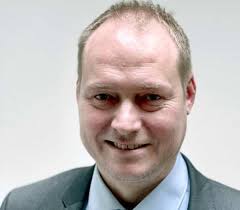 Omdiskuteret skole skal have ny skoleleder på 'det værst tænkelige  tidspunkt': Formand kalder situationen for uhensigtsmæssig og bekymrende