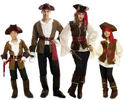 Groupe Boucaniers Pirates Familledeguisement Deguisementsgroupes En 2019 Costume Famille Deguisement Et Pirate