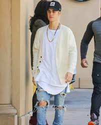 He was together with pattie mallette but they broke up when justin was at a young age. Justin Bieber Age Wiki Trivia And Biography Filmifeed