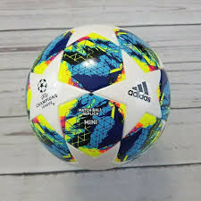 More than 17 uefa champions league ball at pleasant prices up to 23 usd fast and free worldwide shipping! Adidas Champions League Finale 2018 Juventus Mini Ball Size 1 Cw4148 For Sale Online Ebay