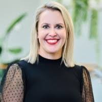 Amanda Kidd's Instagram, Twitter & Facebook