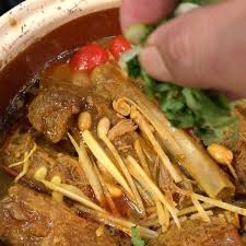 Add 1 tsp salt and spice mix, and knead to coat pork with mixture. Slowed Cook Pork Rib In Hang Le Curry Eathai I Ce Ny