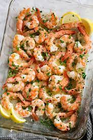 Camarones Al Horno Con Una Simple Salsa De Mantequilla De Ajo Y Limon Esta Receta No Podria Ser Mas Cuisine Recipes Baked Shrimp Recipes Shrimp Recipes Easy