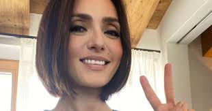 Her career began in 1992, at the early age of 15. Ambra Angiolini Ritrova Il Sorriso E La Voglia Di Uscire Aciclico Com
