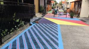 Biasanya batik seperti ini jenisnya modern, sehingga bisa diaplikasikan untuk membuat sarung, rok atau bawahan, bahkan kemeja tradisional sekali pun. Lukisan Batik Kawung Hiasi Gang Pemukiman Warga Podosugih Pekalongan Begini Penampakannya Tribun Jateng