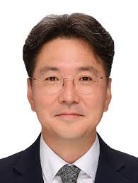Professor Park Jong-ha (53) of the Department of Nephrology at Ulsan  National University Hospital wa..
