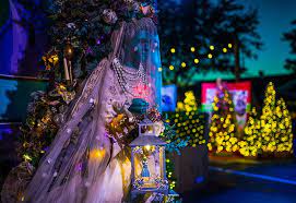 Disney Springs Christmas Trees 2022 Tips For Christmas At Disney Springs - Disney Tourist Blog
