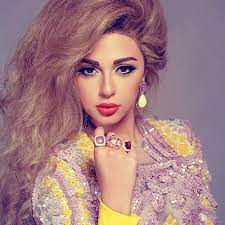 بالصور ميريام فارس تتخلى عن شعرها المجعد وتتألق بفستان أكثر إثارة arab celebrities big hair myriam fares