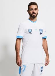 Folosim tesaturi ce nu intra la apa si nu se decoloreaza. Fer Mls On Twitter El Uniforme Alternativo Se Compone De Camiseta Azul Con La Caracteristica V De Color Blanco Pantalon Azul Y Medias Azules El Detalle Se Da En La V Del Pecho