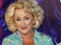 Karin Bloemen viert 65e verjaardag en staat stil bij wat haar het meest  dierbaar is: 'Dankbaar voor het geluk'