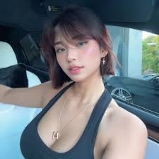 Lily Redmond (@Lily_Redmond)