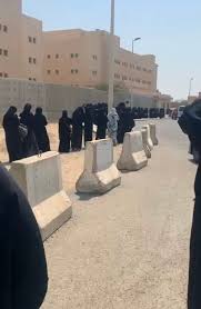يقع المتحف الوطني في الجانب الشرقي من مركز الملك عبد العزيز التاريخي، بحي المربع بمدينة الرياض بجوار قصر الملك عبدالعزيز (المربع)، وقد بُني على أرض تبلغ مساحتها حوالي 17000 متر مربع، أمّا. ÙÙŠØ¯ÙŠÙˆ Ù…Ø³Ø¤ÙˆÙ„ Ø¨Ø¬Ø§Ù…Ø¹Ø© Ø§Ù„Ù…Ù„Ùƒ Ø¹Ø¨Ø¯Ø§Ù„Ø¹Ø²ÙŠØ² Ø·Ø§Ù„Ø¨Ø§Øª ØºÙŠØ± Ù…Ø¬Ø¯ÙˆÙ„Ø§Øª Ø³Ø¨Ø¨Ù† Ø§Ù„ØªÙƒØ¯Ø³ ØµØ­ÙŠÙØ© Ø§Ù„Ù…ÙˆØ§Ø·Ù† Ø§Ù„Ø¥Ù„ÙƒØªØ±ÙˆÙ†ÙŠØ©