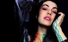 Ada Carasusan nos invita a fluir sin expectativas en 'Navegar'