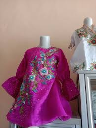 Jual baju adat makassar baju pengantin bugis dengan harga rp7 500 000 dari toko online iie pakaian daerah kota surabaya. Harga Sewa Baju Bodo Baju Tokko Murah Pare Pare Dan Makassar Rakyatbugis Com