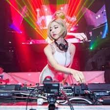 Listen To Dj Breakbeat Remix Terbaru Dj Soda 2017 By Dj Soda Np On Soundcloud Girl Dj Dj Remix Music Remix Music
