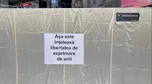 Expoziția va fi găzduită pe culoarul sunset boulevard din afi cotroceni, de vineri până duminică. Extremistii Aur Au Reusit Sa Desfiinteze O Expozitie De Arta Dupa Amenintari Organizatorii Au Decis Sa Acopere Exponatele Aktual24
