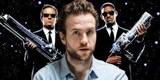 Rafe spall lines up another blockbuster with sony's men in black spinoff. Manner In Black Spinoff Wirft Jura Welt 2 Rafe Spall Prominentenet