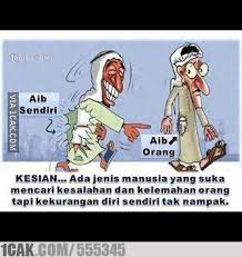 Yang baik dijadikan teladan, yang buruk dijadikan sempadan. Gajah Di Pelupuk Mata Tak Tampak Semut Di