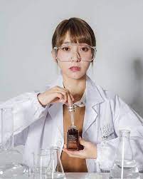 instagram 上的溫妮winni 黃于恩 大家好 歡迎來到溫教授的 小棕肌密實驗 雖然說如果真的要我去實驗室裡面做實驗有可能會把實驗室給炸掉也不一定 這次要跟大家分享最近體驗全新進化的