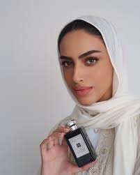 Ramadan Kareem 🌙 My scent for this month is the new Iris & White Musk  Cologne Intense by @jomalonelondon. The powdery scent includes of precious iris  root mixed with creamy white musk.