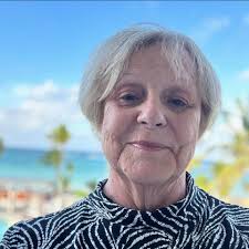 When asked by Oprah Winfrey why they never married, Goldie Hawn replied  with a smile, “If you need to be bound to someone to prove your love,  where's the freedom in that?”