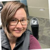 Andrea Hoey's Instagram, Twitter & Facebook