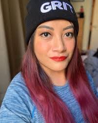 Roxanne Barton's Instagram, Twitter & Facebook