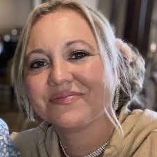 We'll be open this weekend, Saturday and Sunday from 9:00-4:00. We have  Ginger Gold, Zestar, Dandee Red, Paula Red, Honey Crisp, Jonamac, Gala,  Ruby Mac, and Autumn Crisp. (Sorry, we do not