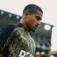 One down at the break. ⚽️⏱️