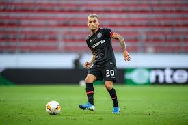 Born 17 april 1989) is a chilean professional footballer who plays as a midfielder for german club bayer leverkusen, whom he captains, and the chile national team. Bayer Leverkusen Anuncia La Capitania De Charles Aranguiz La Tercera