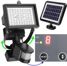 Befindet sich die led lampe mit bewegungsmelder innen, so achten sie darauf, dass der erfassungswinkel nicht durch wände oder möbel sie sind in jedem fall einer led lampe mit bewegungsmelder und batterie vorzuziehen. Solar Strahler Mit Bewegungsmelder Top 5 Modelle Im Test