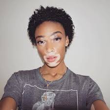 These are the hair colors famous women were born with. 21 Celebrities Who Slay Natural Hair On The Red Carpet Revelist