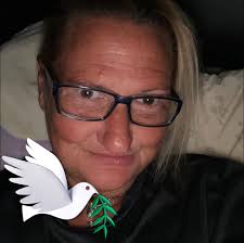 Angel Wings I love this warmer so much. It's a beautiful memorial warmer.  Every time I see this warmer it makes me smile. It reflects 🧡 onto the  wall. And, it's still